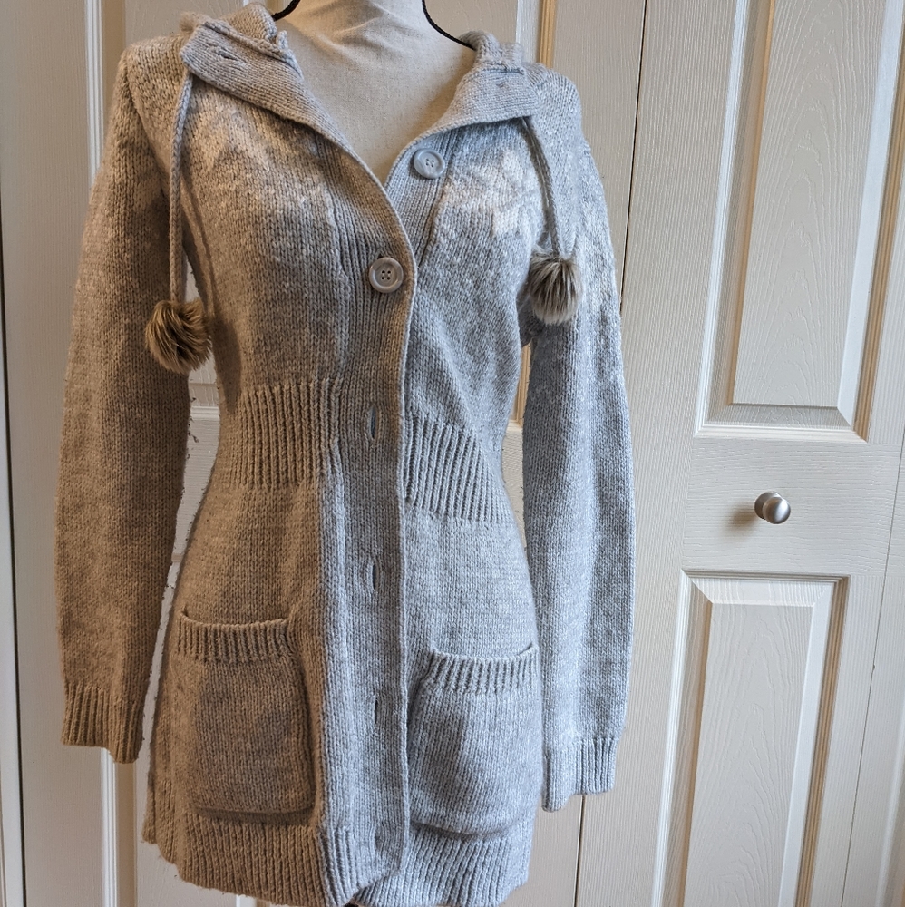 H&M gray long sweater with white snowflakes